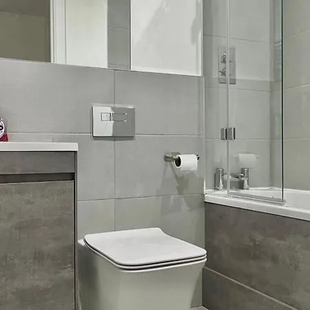 2 Bedroom Modern City Centre Apartment - With Balcony Birmingham Exterior photo