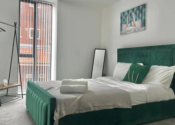 2 Bedroom Modern City Centre Apartment - With Balcony