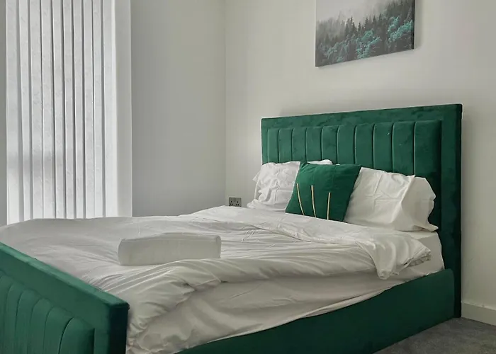 2 Bedroom Modern City Centre Apartment - With Balcony