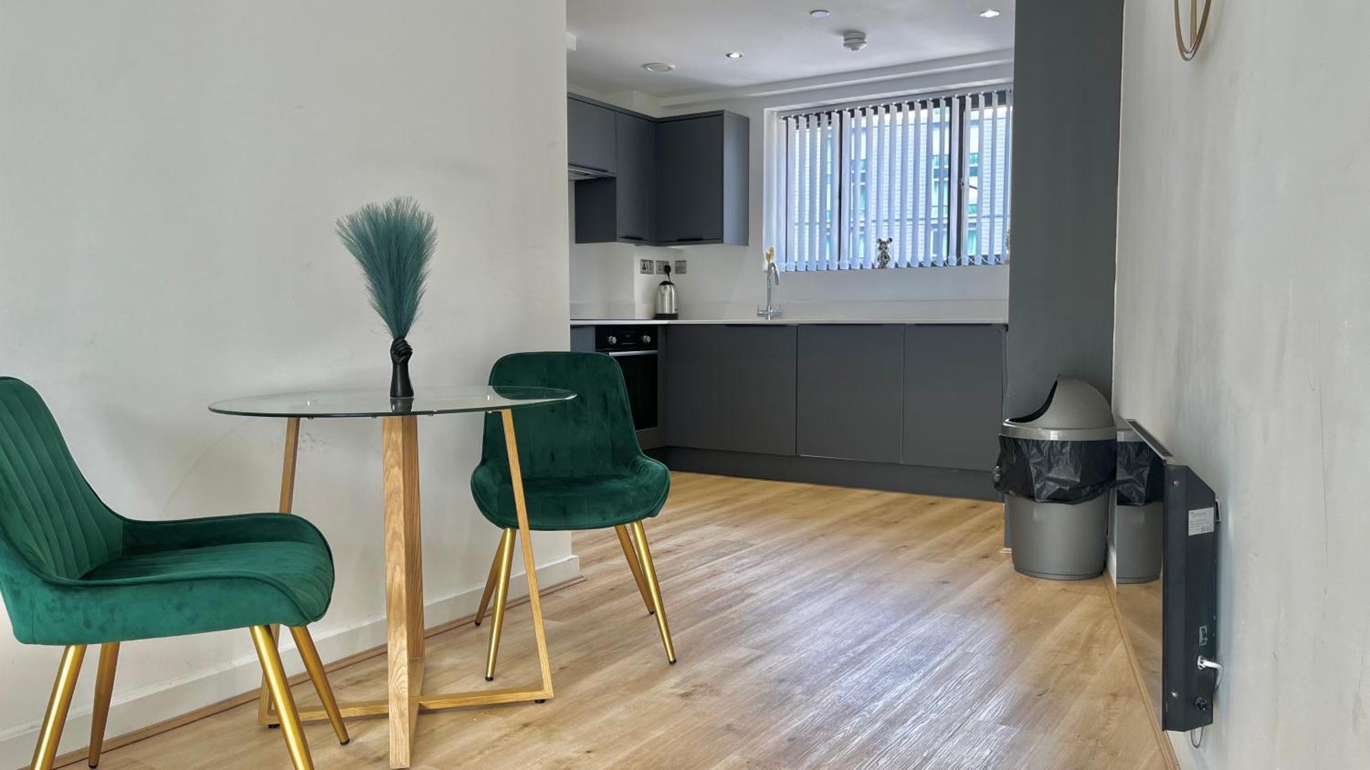 2 Bedroom Modern Centre - With Balcony Apartamento *